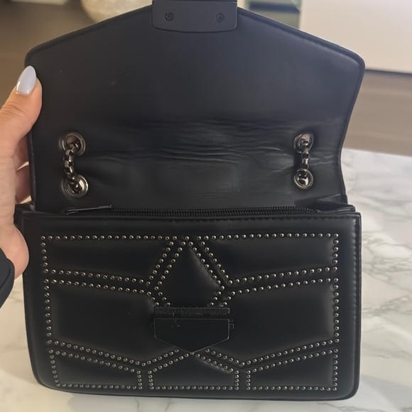 Elegant Black Crossbody Bag with Chain Strap - Picture 2 of 4